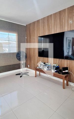Casa à venda com 300m², 3 quartos e 4 vagas Casa à venda com 300m², 3 quartos e 4 vagasSala