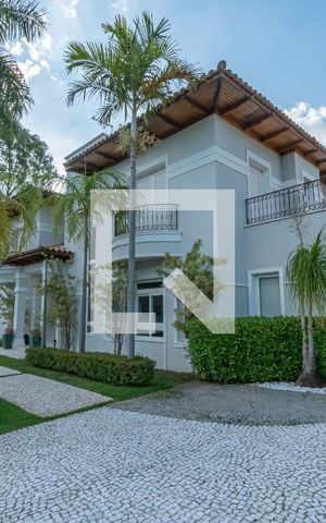 Casa de condomínio à venda com 490m², 4 quartos e 4 vagas Casa de condomínio à venda com 490m², 4 quartos e 4 vagasFachada da Casa