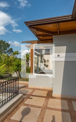Casa de condomínio à venda com 490m², 4 quartos e 4 vagas Casa de condomínio à venda com 490m², 4 quartos e 4 vagasVaranda Suite Master