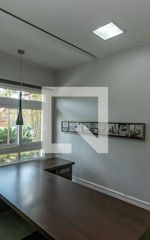 Casa de condomínio à venda com 490m², 4 quartos e 4 vagas Casa de condomínio à venda com 490m², 4 quartos e 4 vagasEscritório