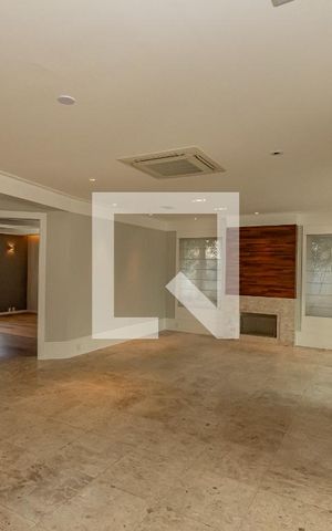 Casa de condomínio à venda com 490m², 4 quartos e 4 vagas Casa de condomínio à venda com 490m², 4 quartos e 4 vagasSala de Estar/Jantar/Lareira
