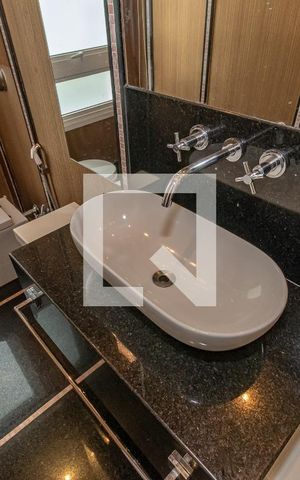 Casa de condomínio à venda com 490m², 4 quartos e 4 vagas Casa de condomínio à venda com 490m², 4 quartos e 4 vagasLavabo Escritório