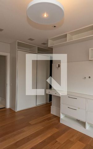 Casa de condomínio à venda com 490m², 4 quartos e 4 vagas Casa de condomínio à venda com 490m², 4 quartos e 4 vagasSuite 2