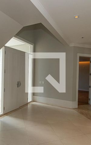 Casa de condomínio à venda com 490m², 4 quartos e 4 vagas Casa de condomínio à venda com 490m², 4 quartos e 4 vagasHall de Entrada