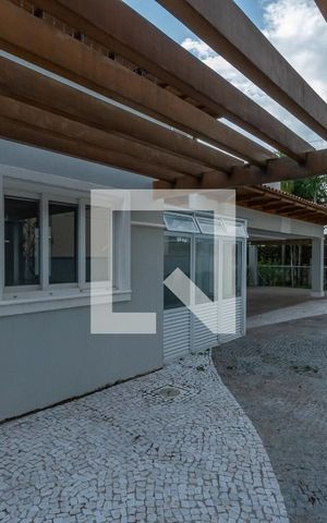 Casa de condomínio à venda com 490m², 4 quartos e 4 vagas Casa de condomínio à venda com 490m², 4 quartos e 4 vagasGaragem