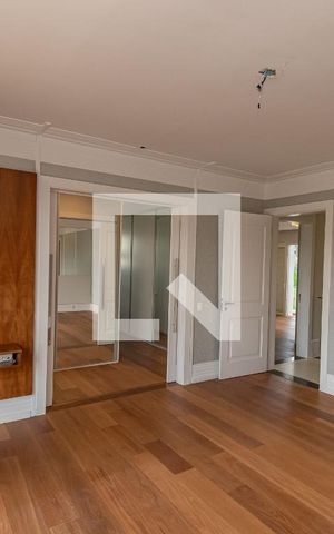 Casa de condomínio à venda com 490m², 4 quartos e 4 vagas Casa de condomínio à venda com 490m², 4 quartos e 4 vagasSuite Master