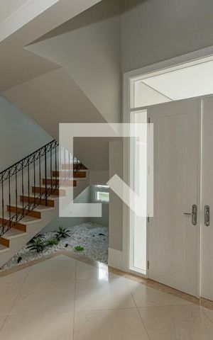 Casa de condomínio à venda com 490m², 4 quartos e 4 vagas Casa de condomínio à venda com 490m², 4 quartos e 4 vagasHall de Entrada
