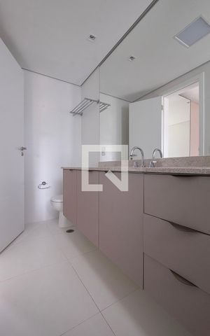 Apartamento para alugar com 193m², 3 quartos e 2 vagas Apartamento para alugar com 193m², 3 quartos e 2 vagasSuíte 1 - Banheiro