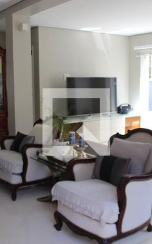 Casa à venda com 330m², 3 quartos e 4 vagasSala