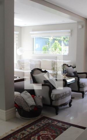 Casa à venda com 330m², 3 quartos e 4 vagasSala