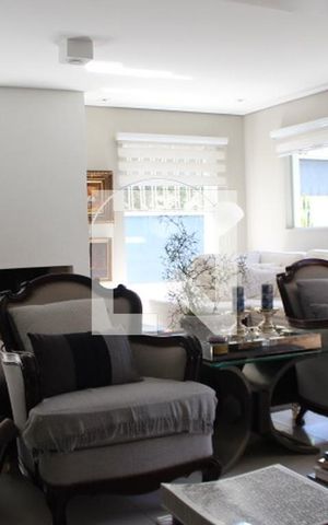 Casa à venda com 330m², 3 quartos e 4 vagasSala