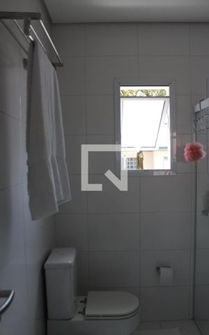Casa à venda com 330m², 3 quartos e 4 vagasBanheiro do Quarto 1