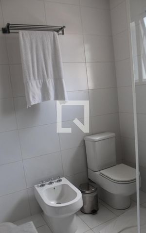 Casa à venda com 330m², 3 quartos e 4 vagasBanheiro do Quarto 1