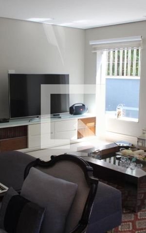 Casa à venda com 330m², 3 quartos e 4 vagasSala