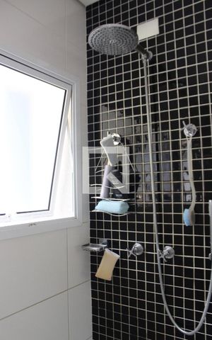 Casa à venda com 330m², 3 quartos e 4 vagasBanheiro do Quarto 1