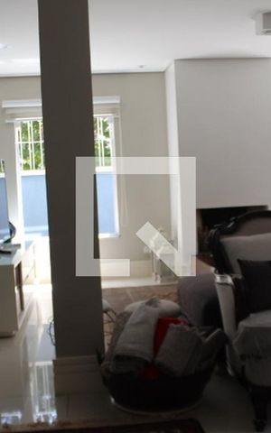 Casa à venda com 330m², 3 quartos e 4 vagasSala