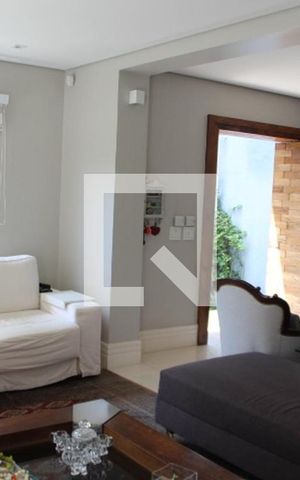 Casa à venda com 330m², 3 quartos e 4 vagasSala