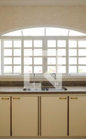 Casa à venda com 400m², 5 quartos e 6 vagasCozinha