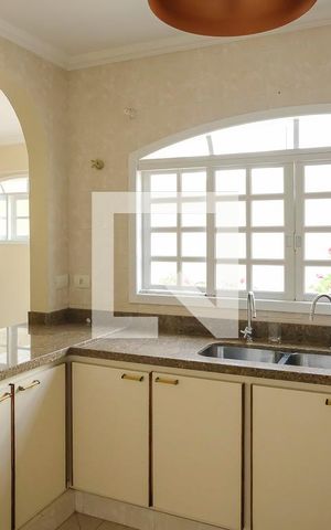 Casa à venda com 400m², 5 quartos e 6 vagasCozinha