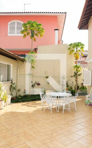 Casa à venda com 400m², 5 quartos e 6 vagasQuintal