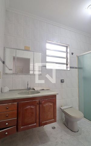 Casa para alugar com 210m², 4 quartos e 2 vagasBanheiro