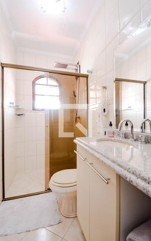 Casa à venda com 198m², 3 quartos e 5 vagas Casa à venda com 198m², 3 quartos e 5 vagasBanheiro Social