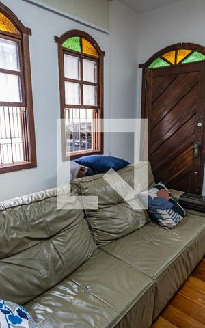 Casa à venda com 259m², 4 quartos e 2 vagasSala