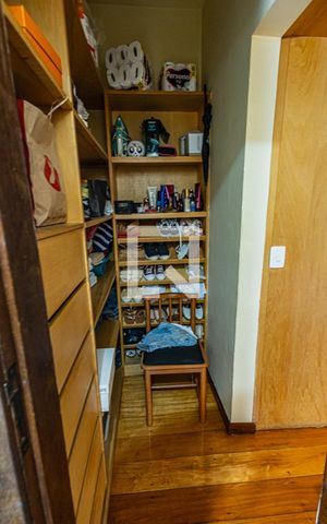Casa à venda com 259m², 4 quartos e 2 vagasCloset