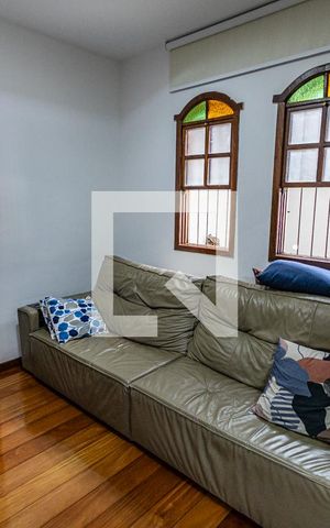 Casa à venda com 259m², 4 quartos e 2 vagasSala