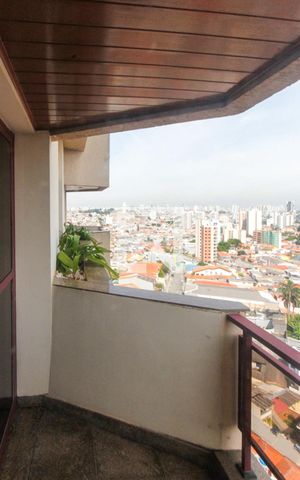 Apartamento à venda com 142m², 4 quartos e 4 vagas Apartamento à venda com 142m², 4 quartos e 4 vagasVaranda