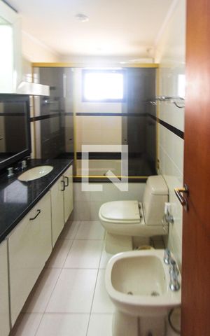 Apartamento à venda com 142m², 4 quartos e 4 vagas Apartamento à venda com 142m², 4 quartos e 4 vagasBanheiro da Suíte