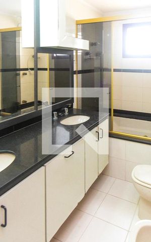 Apartamento à venda com 142m², 4 quartos e 4 vagas Apartamento à venda com 142m², 4 quartos e 4 vagasBanheiro da Suíte