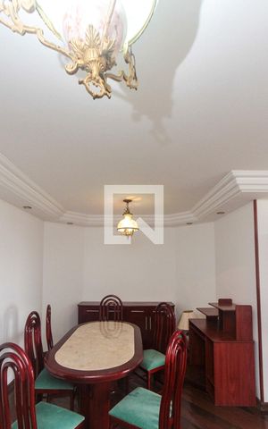 Apartamento à venda com 142m², 4 quartos e 4 vagas Apartamento à venda com 142m², 4 quartos e 4 vagasSala