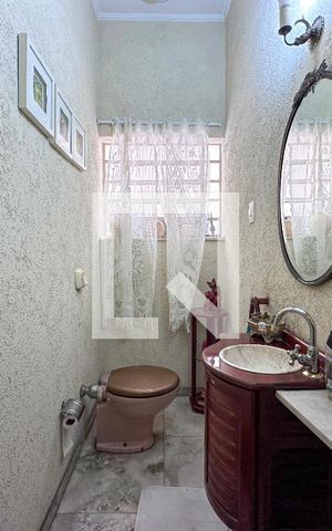 Casa à venda com 250m², 5 quartos e sem vagaLavabo