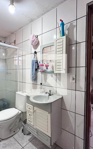 Casa à venda com 250m², 5 quartos e sem vagaBanheiro Suíte 2 e 3 Fundos