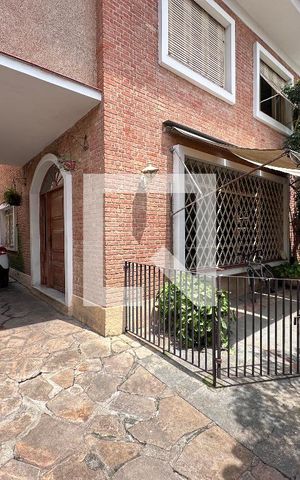 Casa à venda com 250m², 5 quartos e sem vagaGaragem/Jardim