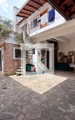 Casa à venda com 250m², 5 quartos e sem vagaQuintal