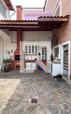 Casa à venda com 250m², 5 quartos e sem vagaQuintal