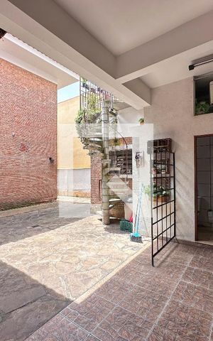 Casa à venda com 250m², 5 quartos e sem vagaQuintal