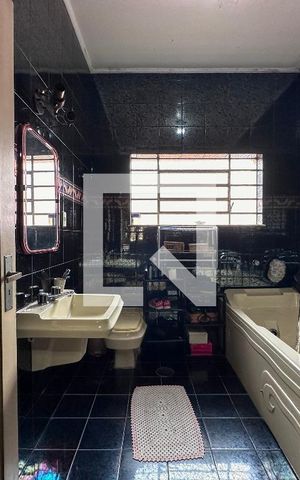 Casa à venda com 250m², 5 quartos e sem vagaBanheiro Social