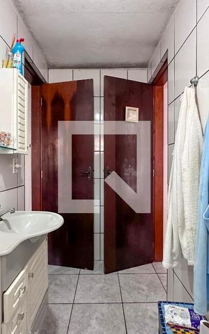 Casa à venda com 250m², 5 quartos e sem vagaBanheiro Suíte 2 e 3 Fundos