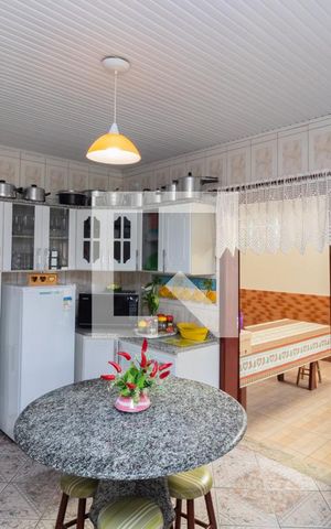 Casa à venda com 277m², 4 quartos e 3 vagasCasa 1 -Cozinha