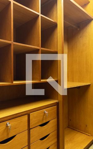 Apartamento à venda com 186m², 4 quartos e 3 vagas Apartamento à venda com 186m², 4 quartos e 3 vagasCloset da Suíte 1