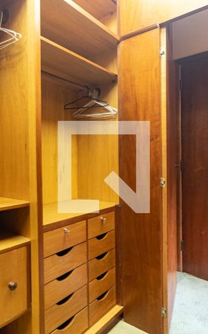 Apartamento à venda com 186m², 4 quartos e 3 vagas Apartamento à venda com 186m², 4 quartos e 3 vagasCloset da Suíte 1