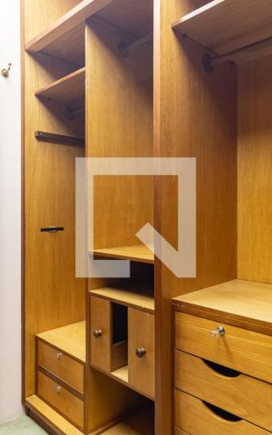 Apartamento à venda com 186m², 4 quartos e 3 vagas Apartamento à venda com 186m², 4 quartos e 3 vagasCloset da Suíte 1