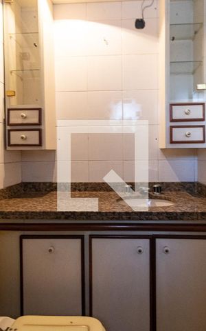 Apartamento à venda com 186m², 4 quartos e 3 vagas Apartamento à venda com 186m², 4 quartos e 3 vagasBanheiro da Suíte 2