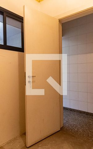 Apartamento à venda com 186m², 4 quartos e 3 vagas Apartamento à venda com 186m², 4 quartos e 3 vagasQuarto de Serviço