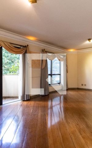 Apartamento à venda com 186m², 4 quartos e 3 vagas Apartamento à venda com 186m², 4 quartos e 3 vagasSala