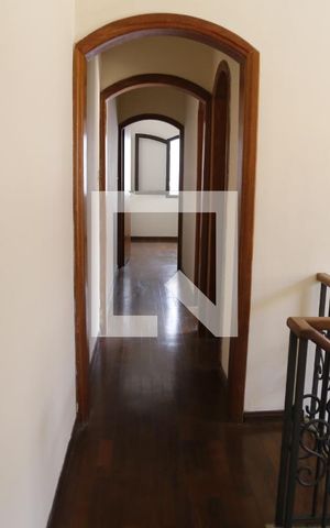 Casa à venda com 200m², 3 quartos e 3 vagasCorredor