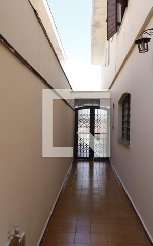 Casa à venda com 200m², 3 quartos e 3 vagasCorredor Lateral